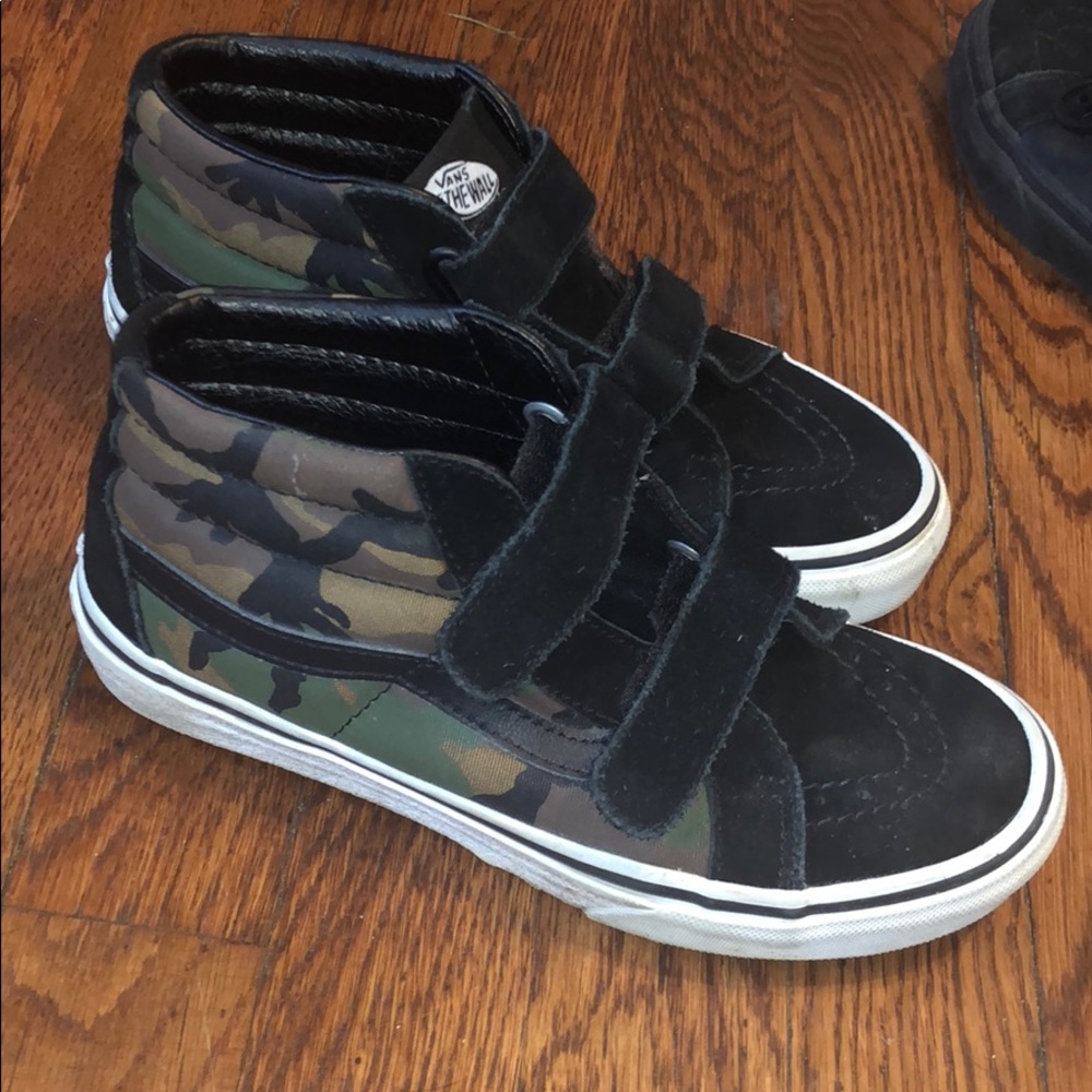 Army fatigue Velcro vans size 3! Gently used
